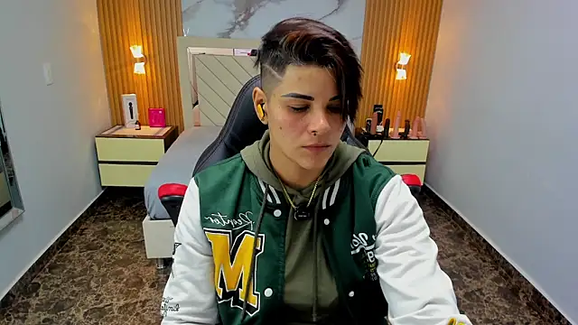 KAROLLJONES1 online show from February 13, 12:23 pm