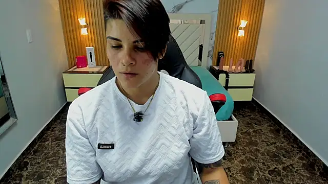 KAROLLJONES1 online show from February 25, 7:34 pm