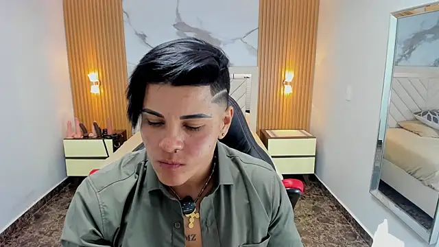 KAROLLJONES1 online show from May 22, 7:41 pm