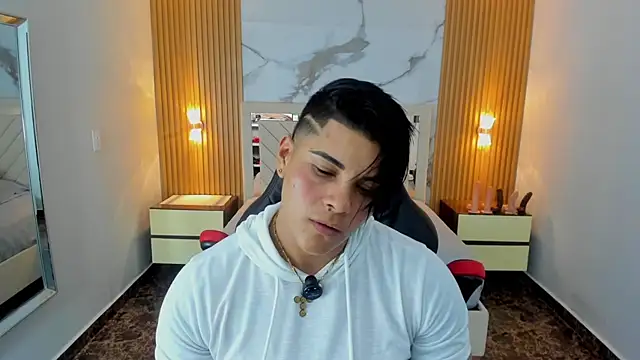 KAROLLJONES1 online show from May 25, 7:31 pm