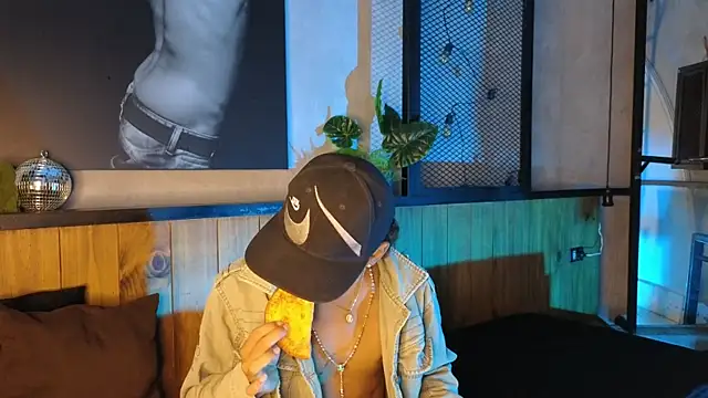 AlanCutee online show from April 7, 11:54 am