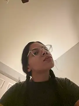 Snapshot of vixxnovalee chatting on February 12, 8:20 am vixxnovalee online show from February 12, 8:20 am