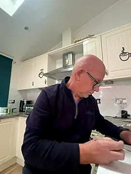 philefc online show from December 4, 10:24 am