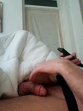 Snapshot of handsome8inchh chatting on March 3, 2:39 am handsome8inchh online show from March 3, 2:39 am