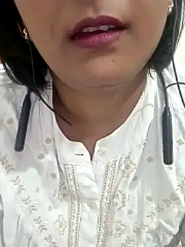 Snapshot of Queen_Kushi4 chatting on April 12, 6:13 pm Queen Kushi4 online show from April 12, 6:13 pm