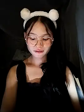 Snapshot of saronla_03 chatting on September 18, 2:30 pm saronla 03 online show from September 18, 2:30 pm