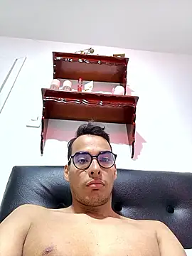 CarlosGris online show from April 17, 3:48 pm