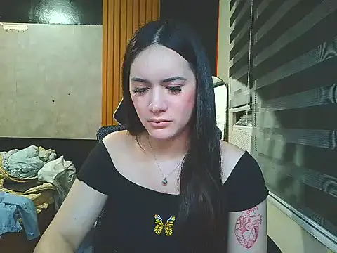 Snapshot of Yhanbeaufort18 chatting on October 3, 5:10 pm Yhanbeaufort18 online show from October 3, 5:10 pm