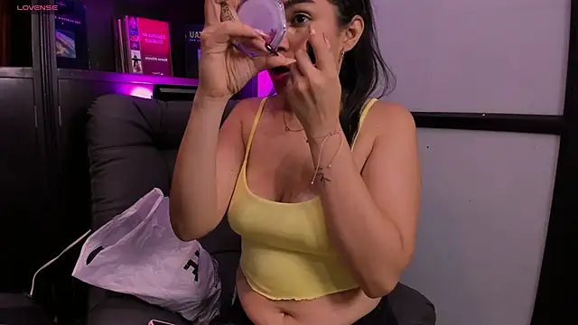 Snapshot of SamaraAnders_ chatting on November 23, 4:23 am SamaraAnders online show from November 23, 4:23 am