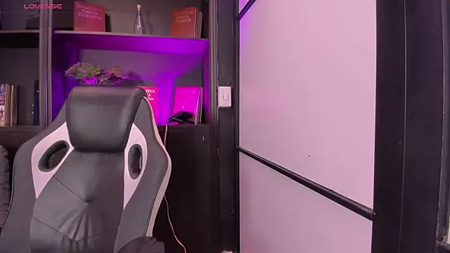 Snapshot of SamaraAnders_ chatting on November 30, 5:33 am SamaraAnders online show from November 30, 5:33 am