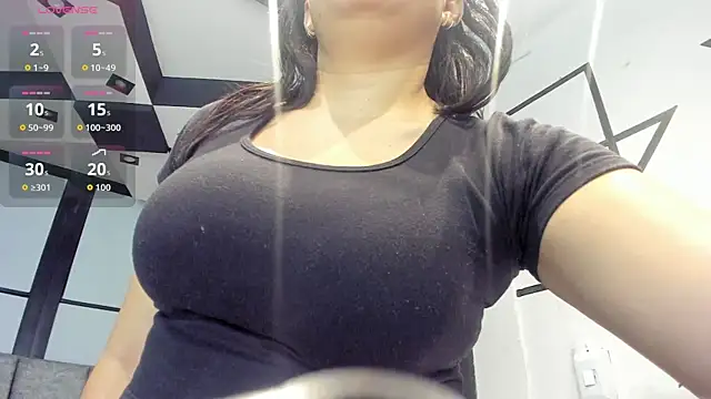 Snapshot of SamaraAnders_ chatting on March 3, 5:02 am SamaraAnders online show from March 3, 5:02 am