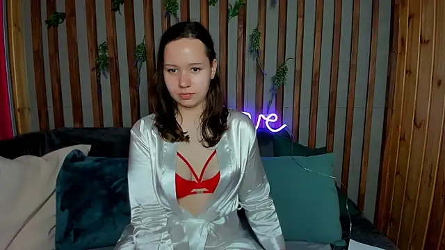 Snapshot of Laura_Ellinss chatting on September 22, 7:54 am Laura Ellinss online show from September 22, 7:54 am