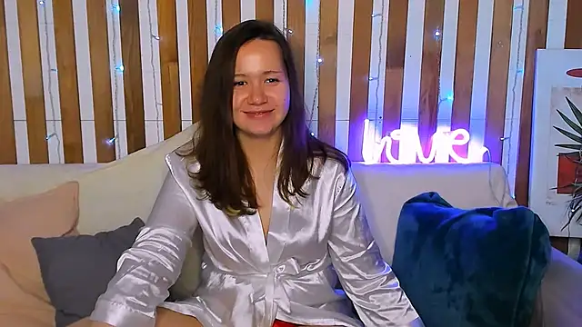 Snapshot of Laura_Ellinss chatting on October 2, 9:49 am Laura Ellinss online show from October 2, 9:49 am