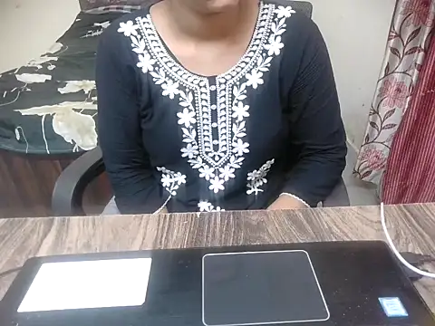 Snapshot of lusty_kaira chatting on July 24, 6:00 am lusty kaira online show from July 24, 6:00 am