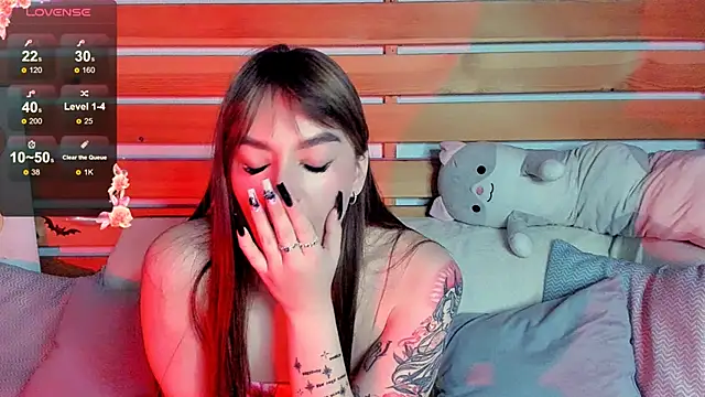 Emily Tylerr online show from November 16, 1:28 pm