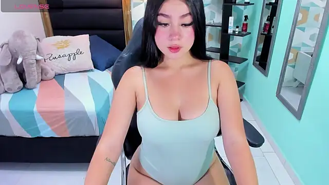 ROSIE MOSS online show from November 4, 7:24 pm