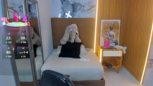 ROSIE MOSS online show from January 7, 7:16 pm