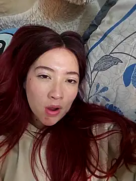 Snapshot of lunnaa_ chatting on February 6, 3:33 am lunnaa online show from February 6, 3:33 am