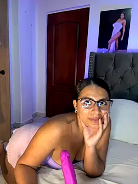 Snapshot of ema_zoe chatting on September 25, 12:14 am ema zoe online show from September 25, 12:14 am
