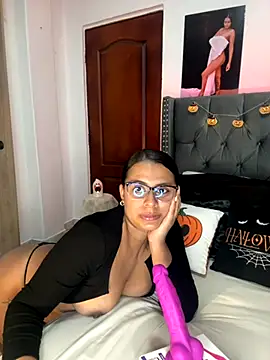 Snapshot of ema_zoe chatting on October 8, 12:08 am ema zoe online show from October 8, 12:08 am