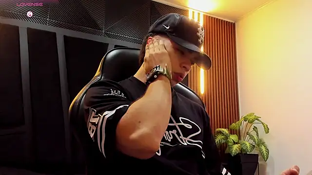 Eryonbradley online show from October 2, 11:28 am