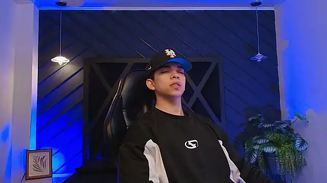 Eryonbradley online show from March 4, 11:27 am