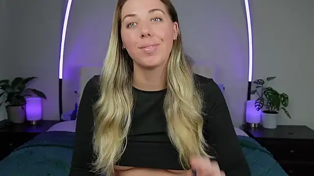 louiseberkeley online show from October 6, 4:43 am