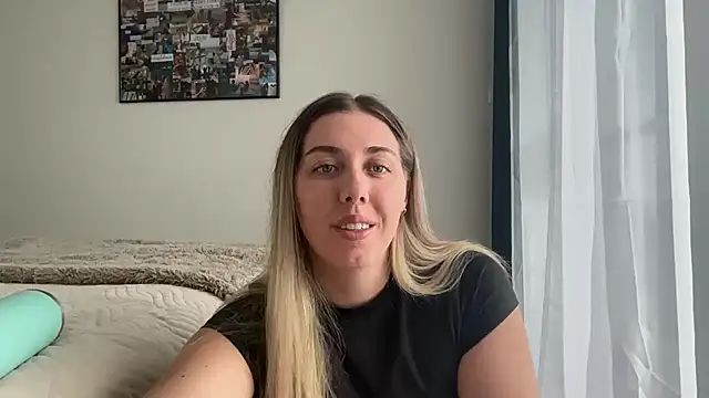 louiseberkeley online show from February 19, 6:09 am