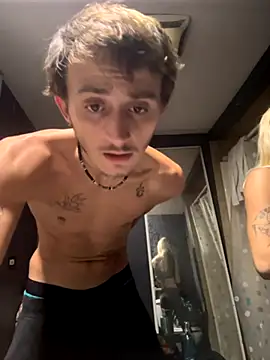 Snapshot of StoneyCam chatting on October 23, 6:23 am StoneyCam online show from October 23, 6:23 am