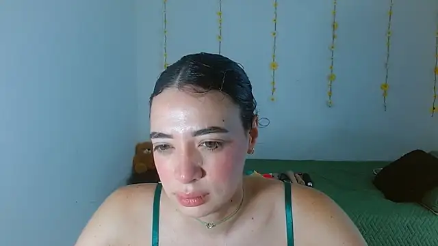 Snapshot of sajecrismaa chatting on December 21, 2:35 pm sajecrismaa online show from December 21, 2:35 pm