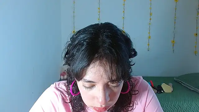 Snapshot of sajecrismaa chatting on January 6, 4:21 pm sajecrismaa online show from January 6, 4:21 pm