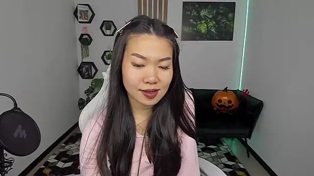 LunaPurrr online show from November 10, 1:15 am