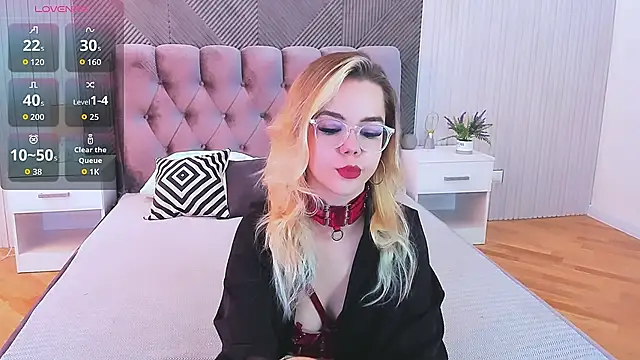 Snapshot of PrincessSlay chatting on October 20, 5:30 am PrincessSlay online show from October 20, 5:30 am