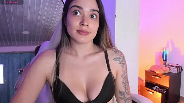 MiaVillalobos online show from May 27, 12:29 am