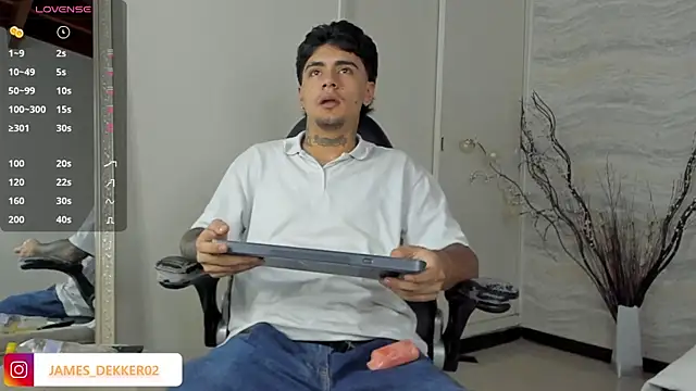 JamesDeker online show from October 21, 8:20 pm