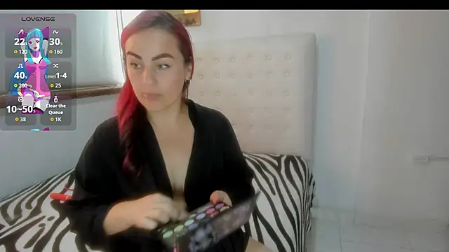 Roxannelorence  online show from October 28, 5:15 pm