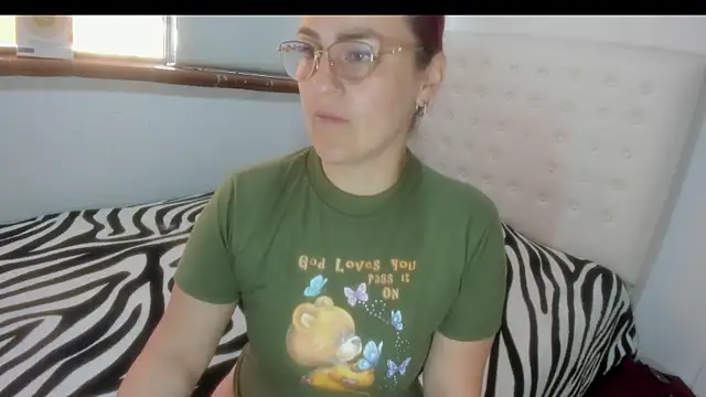 Roxannelorence  online show from October 29, 2:30 pm