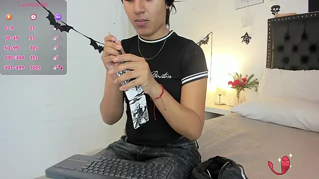 ScarlettVell online show from October 22, 7:02 pm