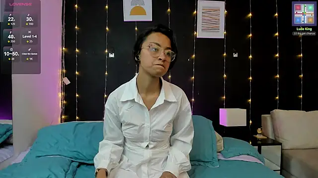 Snapshot of bravepetunia chatting on September 13, 12:16 pm bravepetunia online show from September 13, 12:16 pm