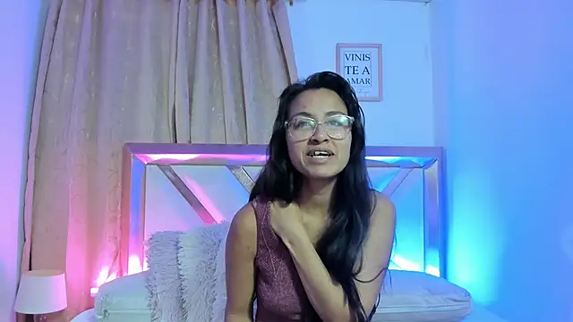 Snapshot of bravepetunia chatting on October 2, 12:01 pm bravepetunia online show from October 2, 12:01 pm
