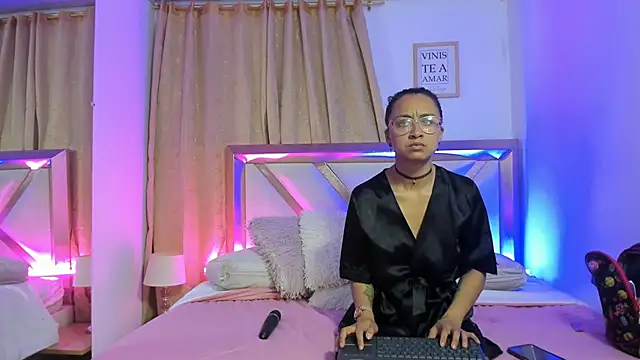 Snapshot of bravepetunia chatting on October 3, 12:13 pm bravepetunia online show from October 3, 12:13 pm