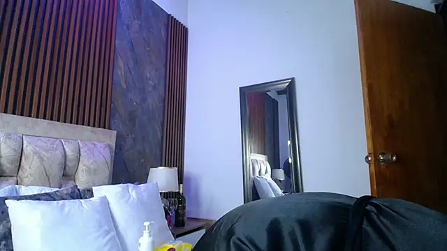 Snapshot of linda_cabal chatting on April 29, 9:32 pm linda cabal online show from April 29, 9:32 pm