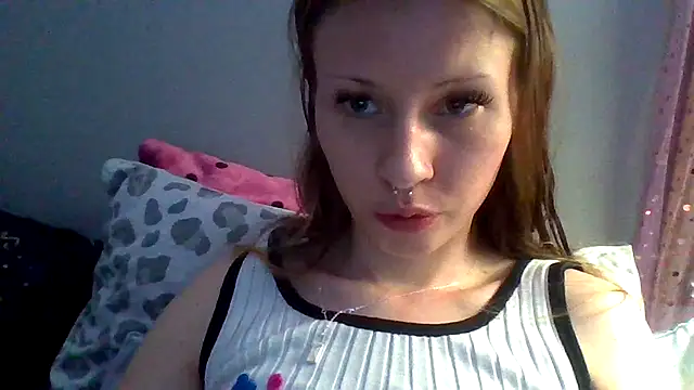 Snapshot of sarah2007 chatting on September 23, 12:13 am sarah2007 online show from September 23, 12:13 am