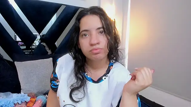 Nicol Chang online show from February 14, 1:19 pm