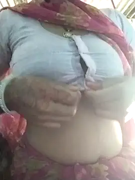 Snapshot of Hot-qwer chatting on February 14, 4:42 am Hot-qwer online show from February 14, 4:42 am