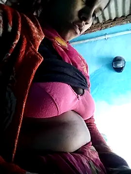 Snapshot of Hot-qwer chatting on February 18, 7:15 am Hot-qwer online show from February 18, 7:15 am