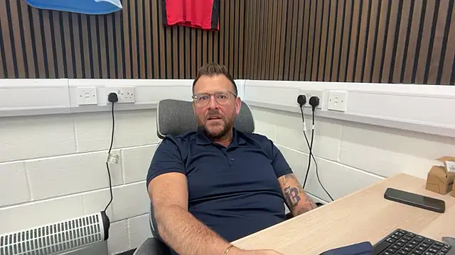 Snapshot of bilf1978 chatting on February 17, 7:38 am bilf1978 online show from February 17, 7:38 am