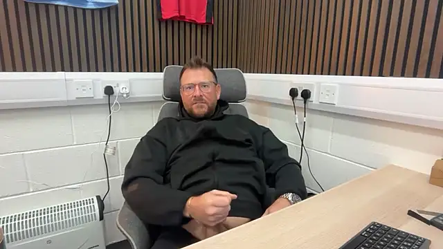 Snapshot of bilf1978 chatting on February 26, 7:51 am bilf1978 online show from February 26, 7:51 am