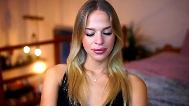 Emilyvanroessel online show from November 25, 3:23 pm