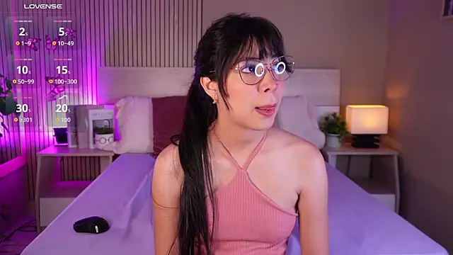 aprilqueenie online show from May 31, 7:37 pm